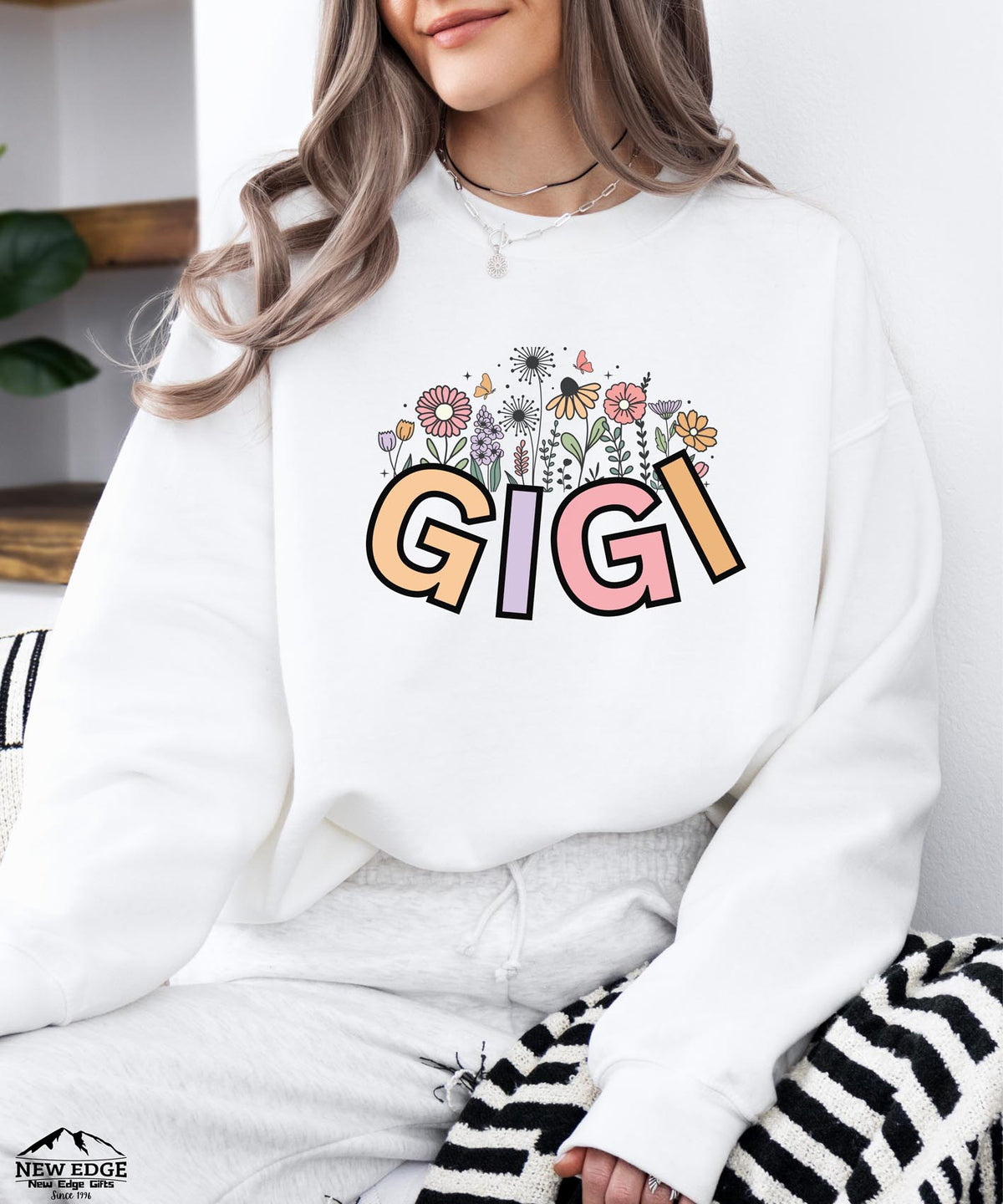 Gigi Retro Floral Sweatshirt | Vintage Style Crewneck for Grandmas | Cozy Graphic Pullover
