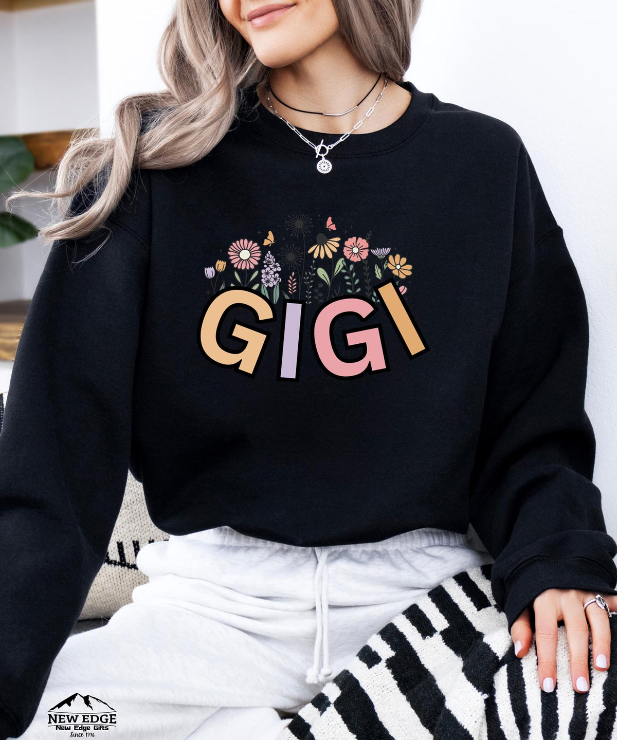 Gigi Retro Floral Sweatshirt | Vintage Style Crewneck for Grandmas | Cozy Graphic Pullover