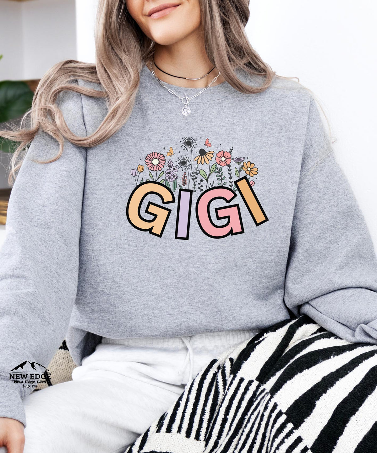 Gigi Retro Floral Sweatshirt | Vintage Style Crewneck for Grandmas | Cozy Graphic Pullover