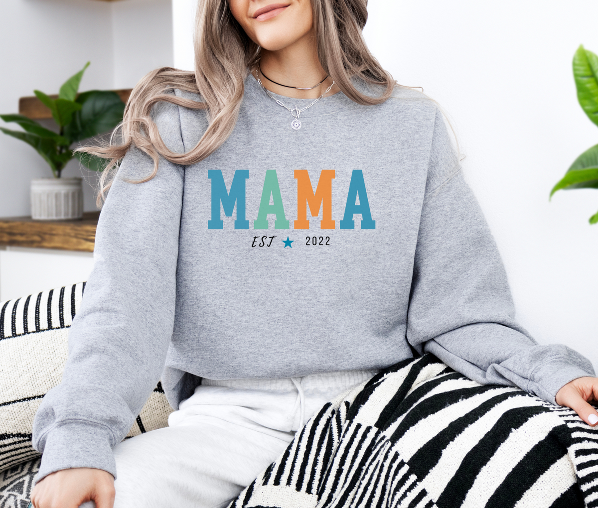 MAMA Retro EST. 2022 Sweatshirt | Vintage Mama Crewneck | New Mom Gift Sweater