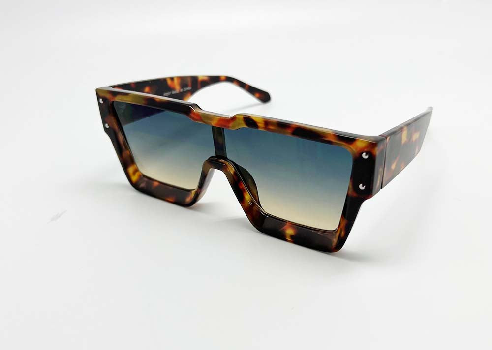 Square Oversized Fashion Sunglasses .